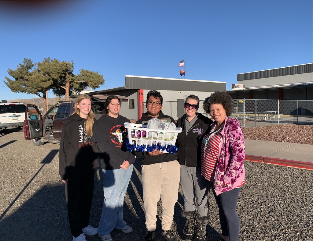 FFA Students with Parent Receiving Turkey Dinner